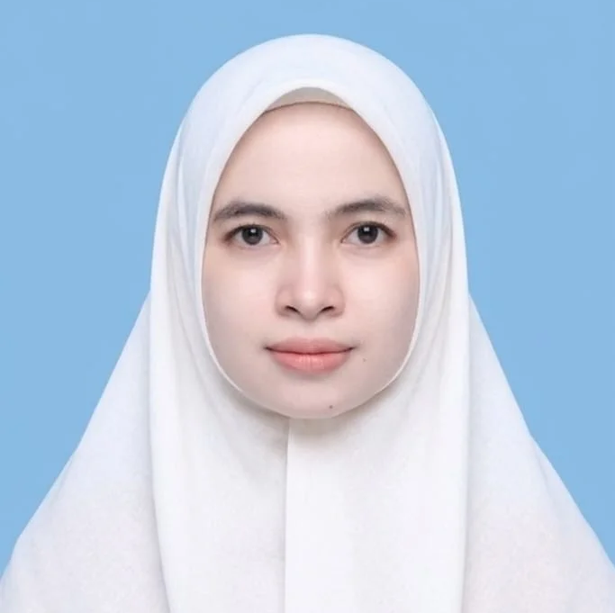 Lisa Emilia Dalimunthe, SE, S.Pd, Gr.
